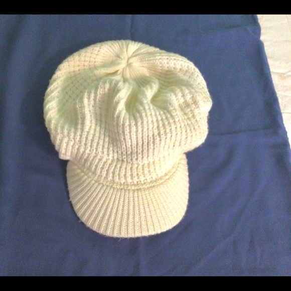 White knitted newsboy cap. BUY TODAY — PROCEEDS TO FAMILY HEART FOUNDATION! - Picture 2 of 4